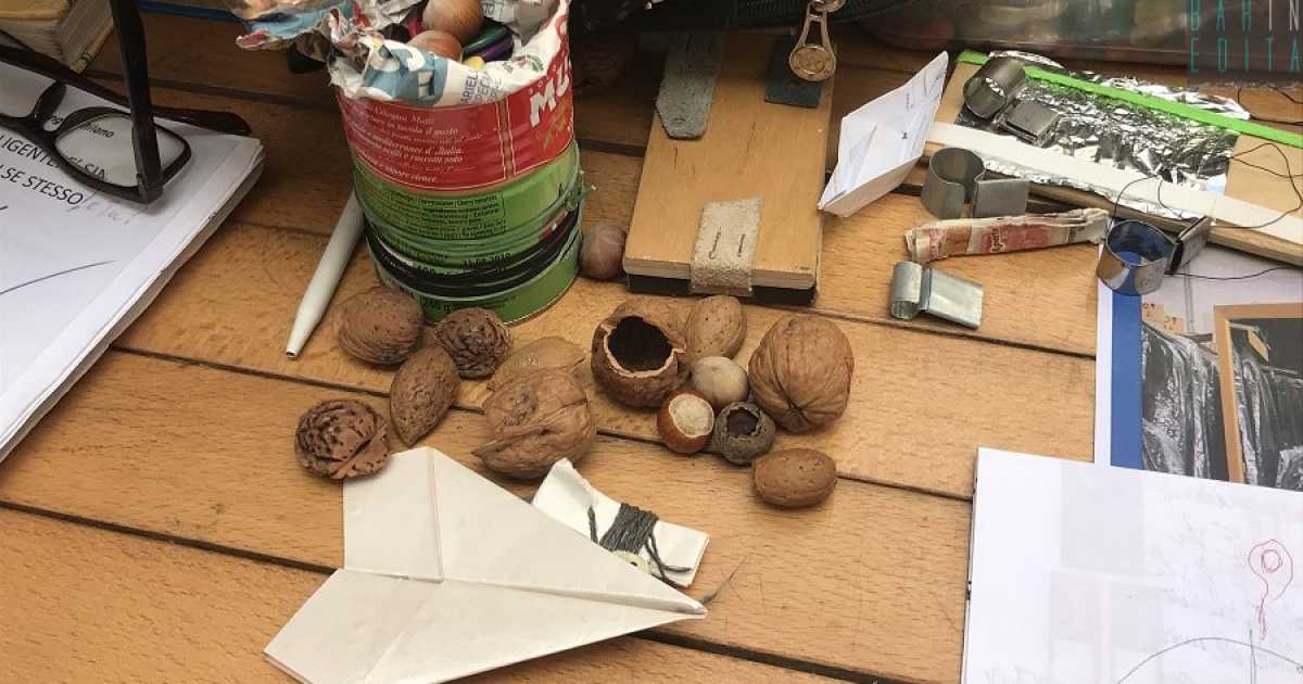 Noci per fischietti, nocciole come biglie: quando i bambini creavano i propri giochi 